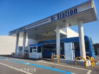 ‘충전소 찾아 삼만리’…인프라 부족에 가격 인상까지