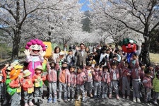 제1회 고창 벚꽃축제 성료…관광객 북적