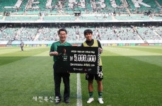 ‘전북현대모터스 레전드 스타’ 최철순 선수, 부안군 고향사랑기부금 500만원 기부