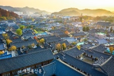1,500만 관광시대 청신호…한옥마을 관광객 ‘껑충’