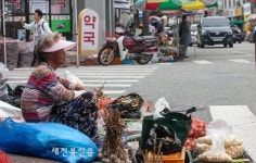 추석 다가오지만 썰렁한 오일장