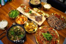 융건릉 맛집 금옥정, 한식집 순대국의 화려한 변신 최초 보양식 국밥 선봬