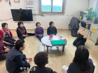 김제시립도서관, 실버 책놀이 어르신 함박 웃음 안겨