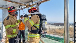 완주소방서, 고립소방관 비상탈출기법 훈련 실시