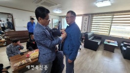 고창 심원면, 카네이션 달아드리기