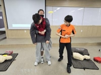 완주소방서, 음식 먹다가 기도가 막혔다면?