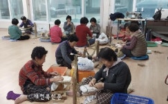 (모범마을기업을 찾아서)삼베짜는 마을로 사랑받는 명소… 전북 무형문화재로 지정