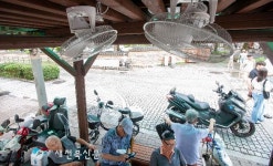 시원한 바람 내려오는 쉼터