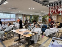 고창군 여성회관, 챠밍댄스 공연·이미용 봉사 진행