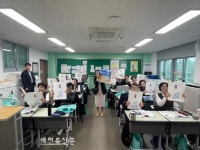익산시, 어르신 만학도에 확대 교과서 지원
