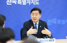 ‘돈 봉투’ 악재 만난 김관영도지사...요동치는 전북도지사 경선 판도