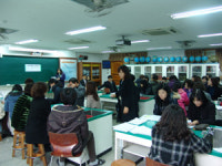 작은극장 돌체, 학교에 예술 심다