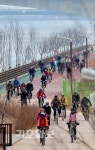 두 바퀴로 주말 아라뱃길 내달리다