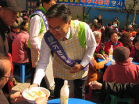 수원지검 평택지청·범죄예방 서부지구협의회,1일 장날 국수나눔 행사 개최