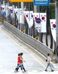 수원 영통구 일대 태극기 걸려