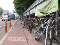 자전거 등교 아침마다 주차전쟁 방불