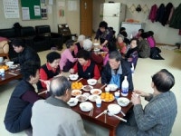 인천남동새마을금고 봉사단 노인정에 떡국 대접