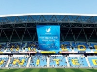 하얀 원고지에 푸른 문학꽃 활짝