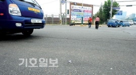 지워진 횡단보도… 시민들 아찔한 횡단