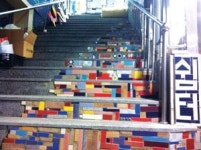 도자 조각조각 모아 알록달록 쉼터로