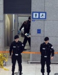 잇단 밀입국에 폭발물 협박까지 인천공항 흔들리는 보안 시스템