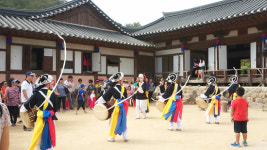 입과 눈이 즐거운 차이나타운 월미공원 민속 한마당도 얼쑤