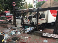 냉동탑차 버스정류장 쾅… 7명 사상