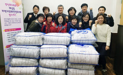 군포시 재궁동지역사회보장협의체, ‘이웃사랑 나눔 바자’ 수익금으로 이불 전달