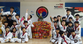 용인대백호태권도, 사랑의 라면트리 전달