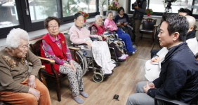 설 연휴 ‘나눔의 집’ 찾은 남경필 도지사
