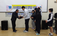 가평군 북면 청소년지도위원회, 북중학교 졸업생에 장학금 전달