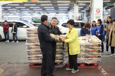 구리농수산물도매시장 한진청과(주), 지역아동센터에 쌀 100포 전달