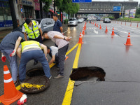 경인고속道 도화나들목 입구 싱크홀