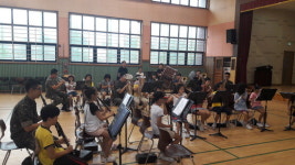 ‘평화의 선율’ 사수 명 받았습니다 연천 백의초-군장병 ‘음악 호흡’