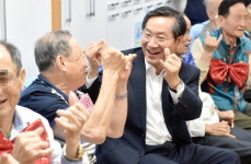 유정복 시장, 동구 치매주간보호센터 방문