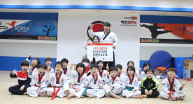 용인대백호태권도, 사랑의 라면 트리 전달