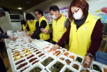 수원 송죽동 주민자차회 위원들 ‘저소득층 반찬 나눔’