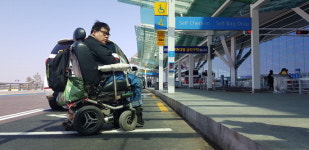 20㎝ 문턱에 막혀 휠체어 진입도 못하는 12년 ‘세계공항서비스 1위’ 인천국제공항