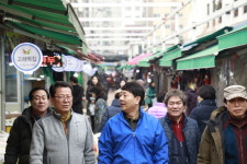 부평11번가 성공 vs 美기지 관광메카 지역붐업 누가 맞을까