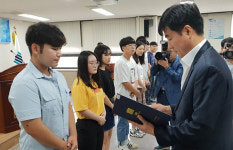 평안밀레니엄선도장학재단, 평택·안성지역 학생에 장학금 전달