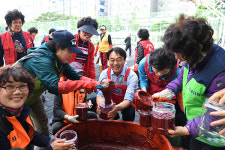 경기여성단체협 하남지회 취약층 전달 ‘고추장 담그기 행사’