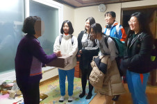 부천시 소사본동 복지협의체, 소사고와 홀몸노인에 떡케이크 전달