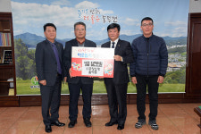 ㈜주양쇼핑 동두천지점 홈마트, 동두천시에 이웃돕기 성금 기탁