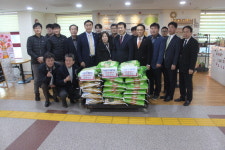 서인천세무서 직원·세정협의회 회원들 복지시설에 사랑의 쌀 2200㎏ 등 전달