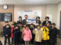 평택청북어린이집, 청북읍 행정센터에 바자회 성금 기탁