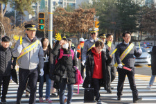 파주경찰서, 금촌 새금초서 학교주변 교통 안전 캠페인