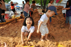 손끝에서 펼쳐지는 단아한 멋 직접 도자 빚으며 ‘명장’ 변신