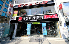 유순상회 | 어머니 · 동생 땀방울로 일군 가게 굽이굽이 인생길 지나 희망찬 내일로 ‘페달’