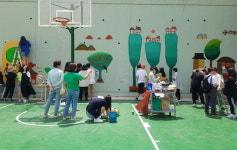 학생들 벽면 도화지 삼아 ‘손수 그려 넣은 명화’