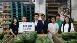 구리청과, 경로식당 등 어르신 이용시설에  수박 200통 전달